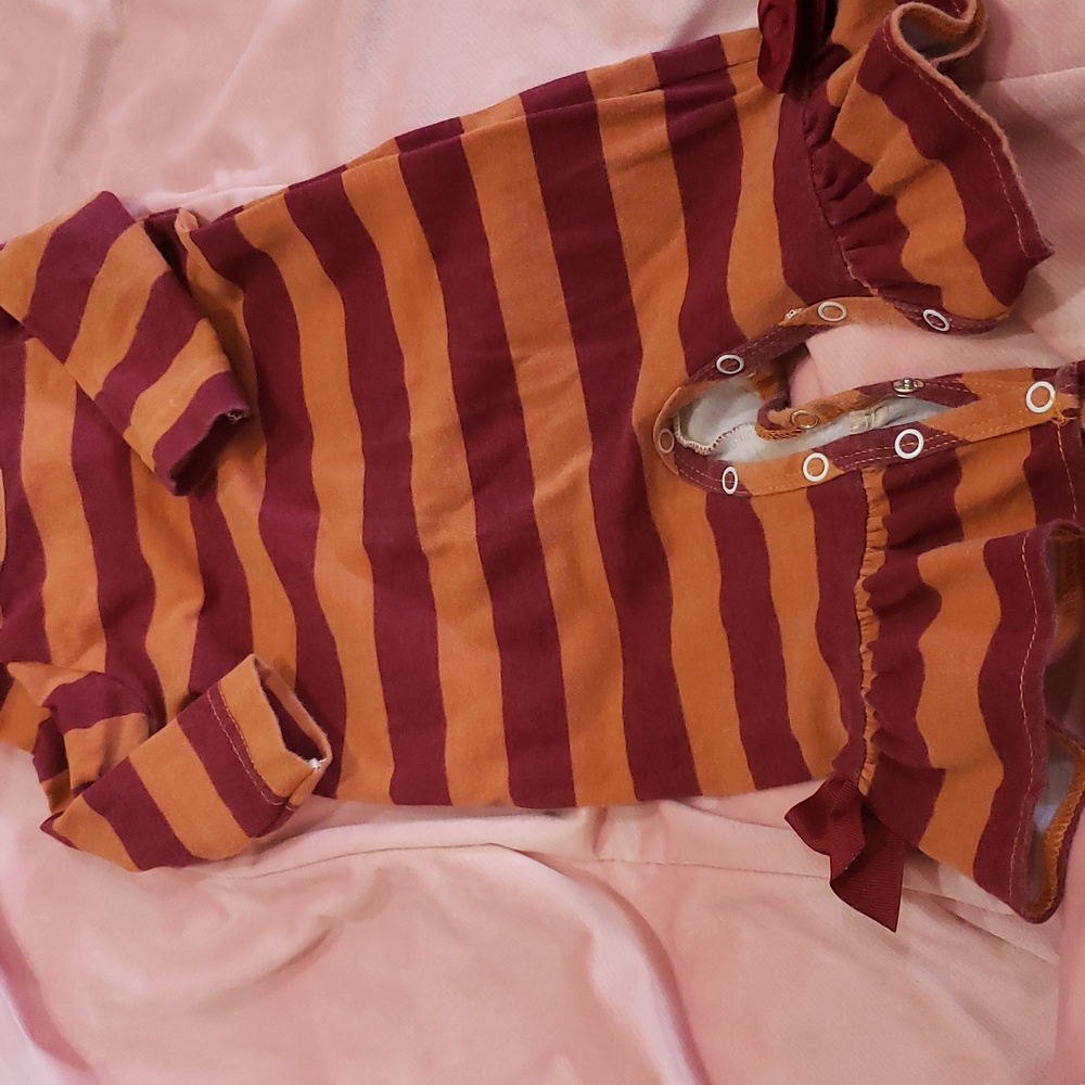 RicRac & Ruffles 3/6 pants romper Ruffle legs & bow * - Picture 6 of 8